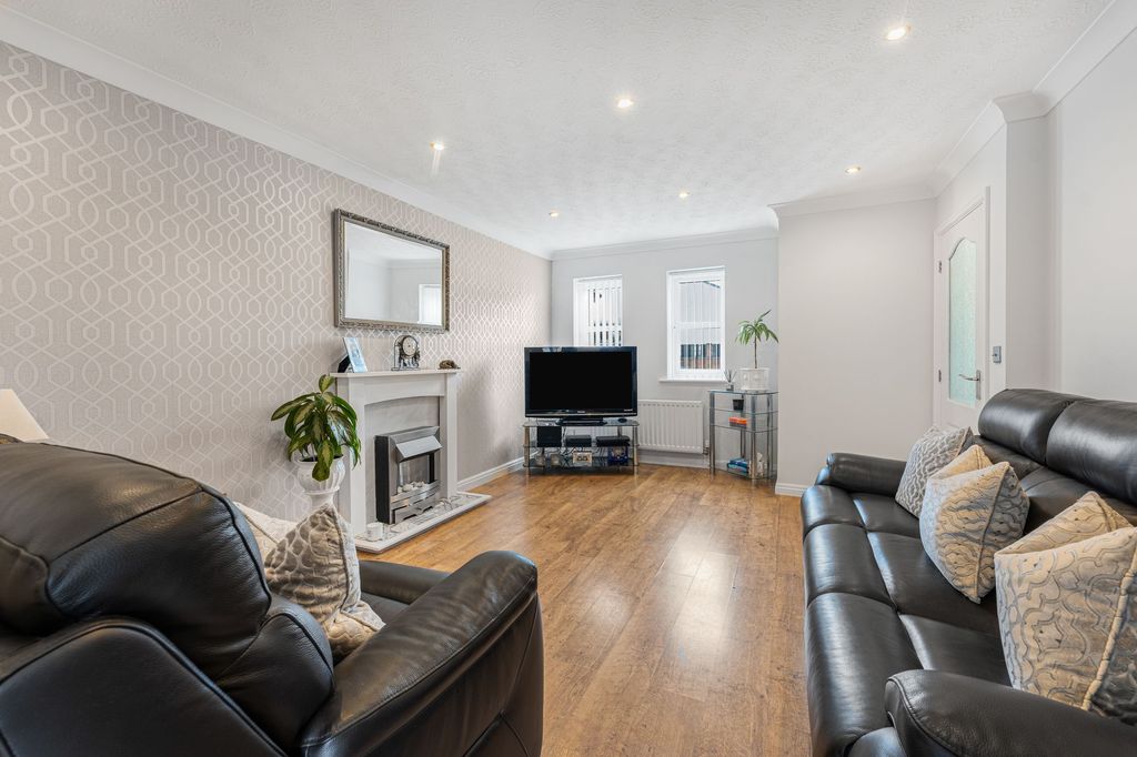 Property photo 3 of 27