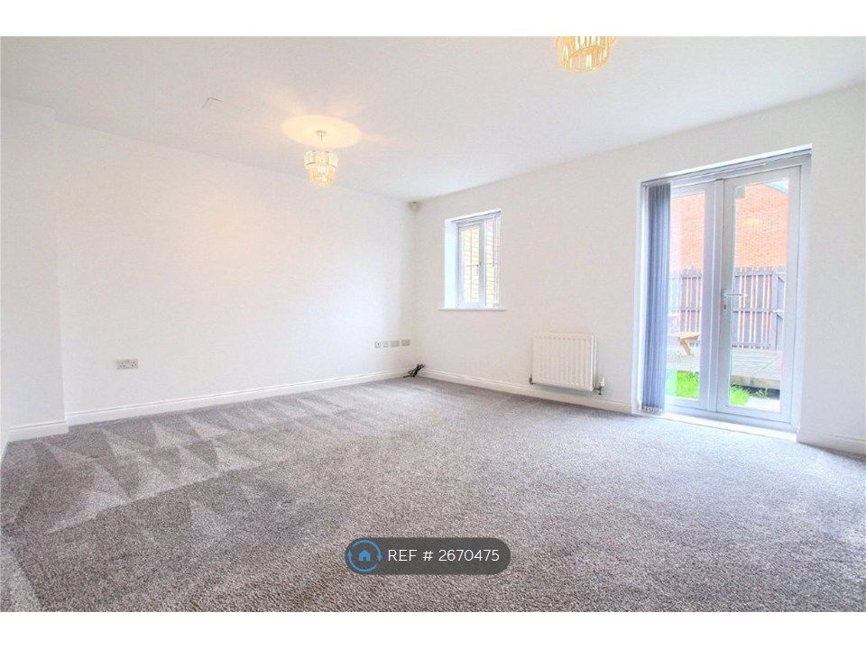 Property photo 3 of 10 Lounge