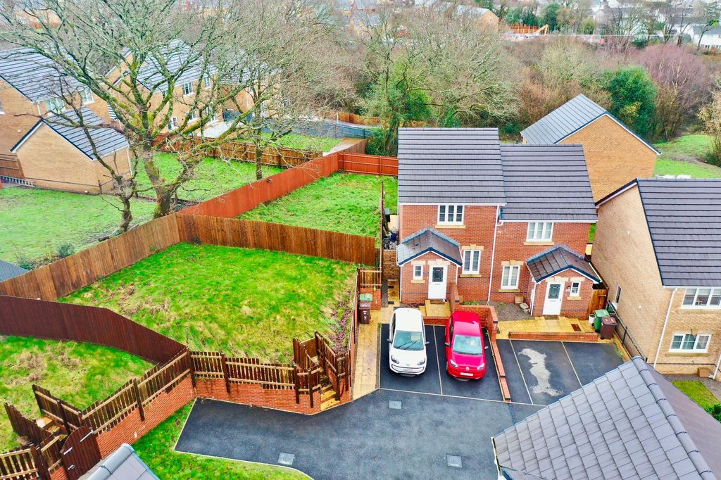 Property photo 1 of 33