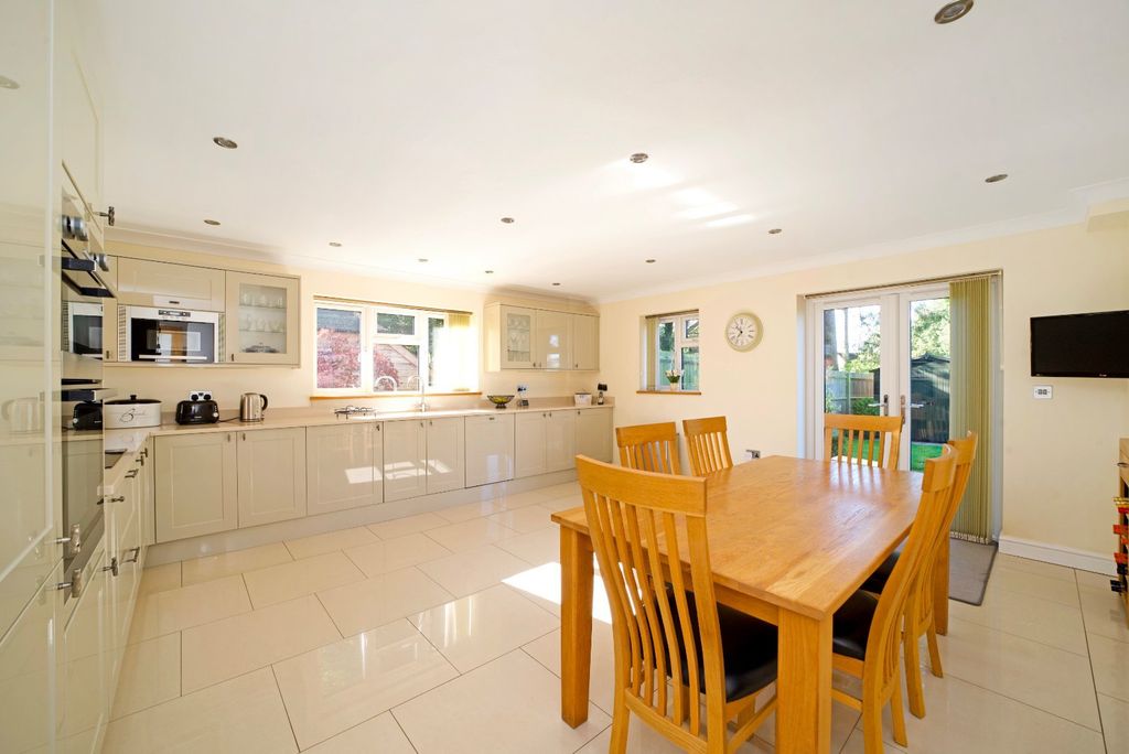 Property photo 2 of 20 Picture No. 32