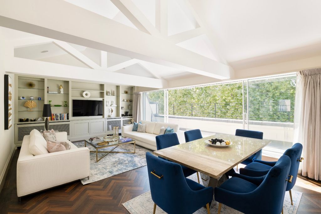 Property photo 1 of 16 Reception