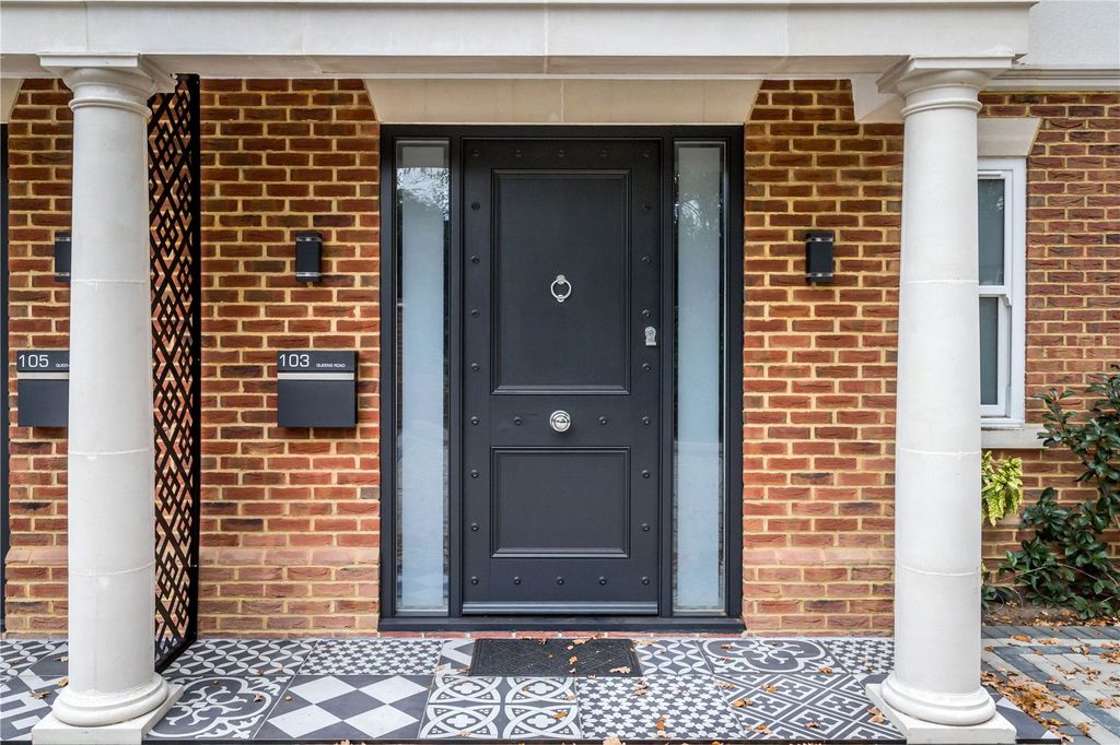 Property photo 1 of 33 House. Partnership