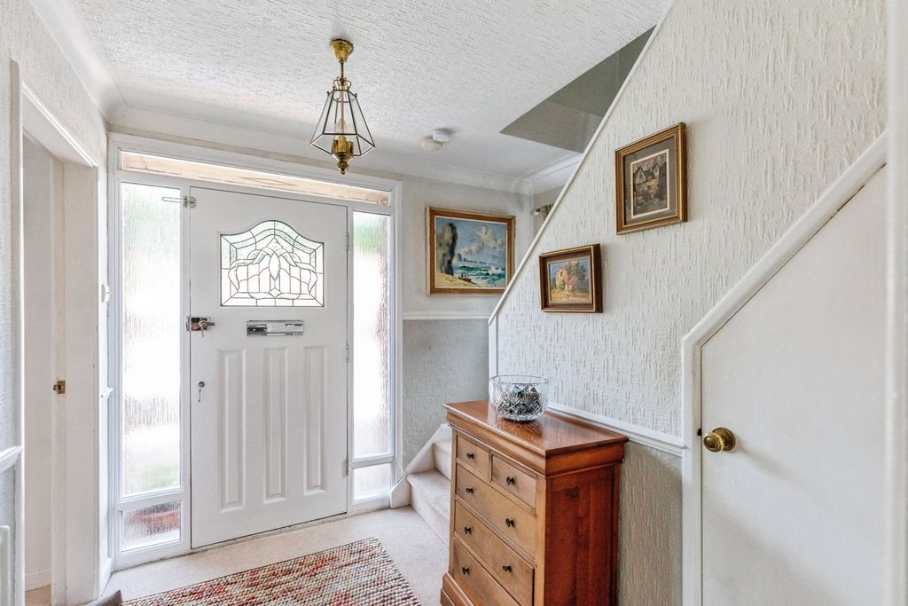 Property photo 2 of 20 Entrance Hall