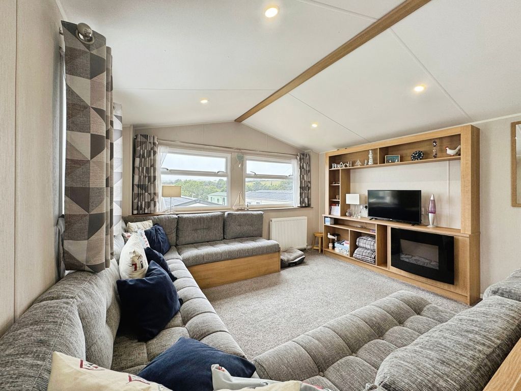Property photo 3 of 17 Open Plan