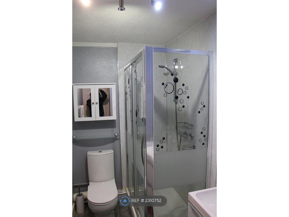Property photo 3 of 6 Bathroom