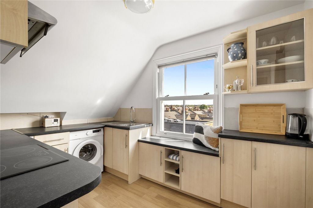 Property photo 2 of 8 Picture No. 11