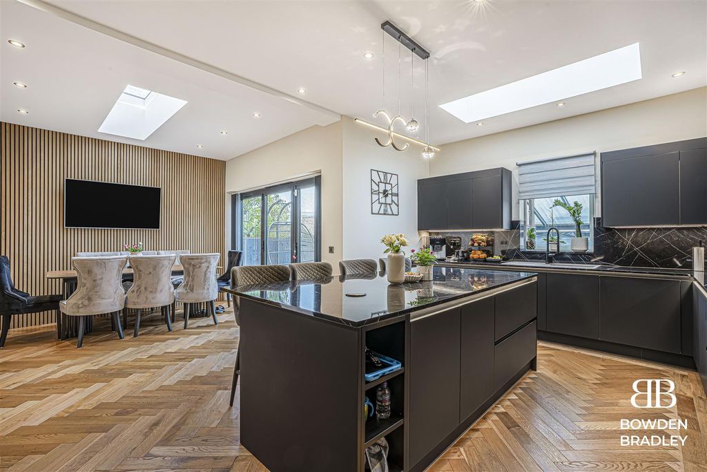 Property photo 2 of 29 Kitchen/Diner