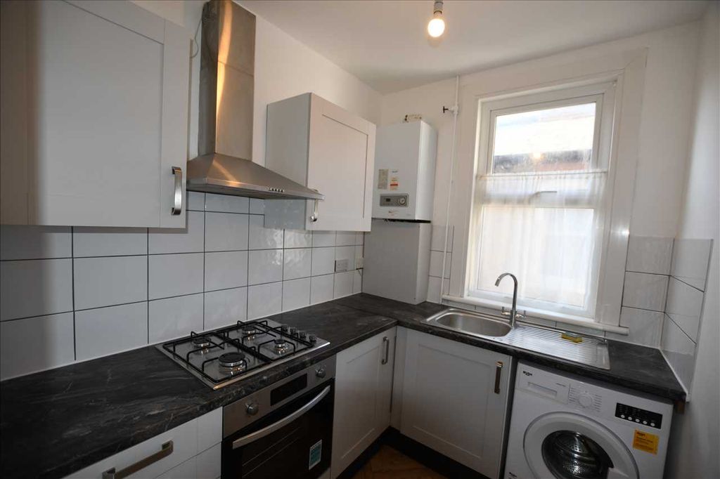 Property photo 3 of 6 Kitchen