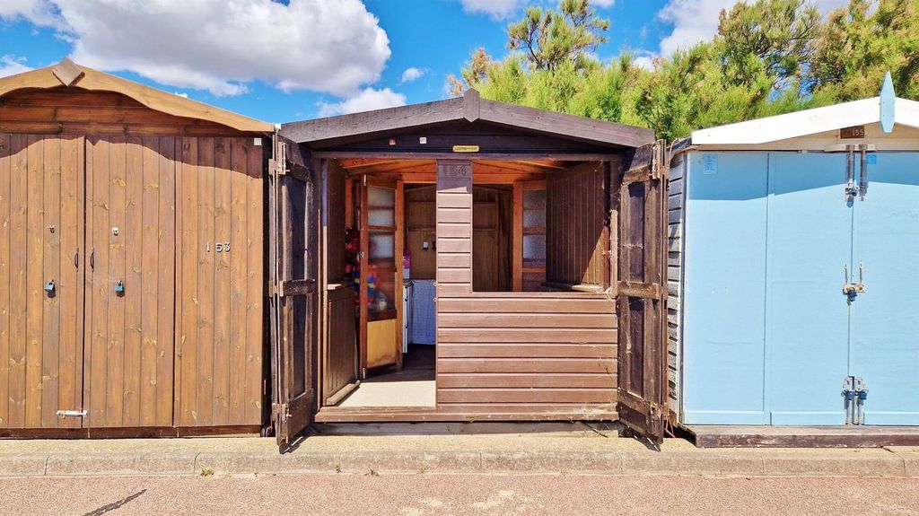 Property photo 3 of 9 Beach Hut