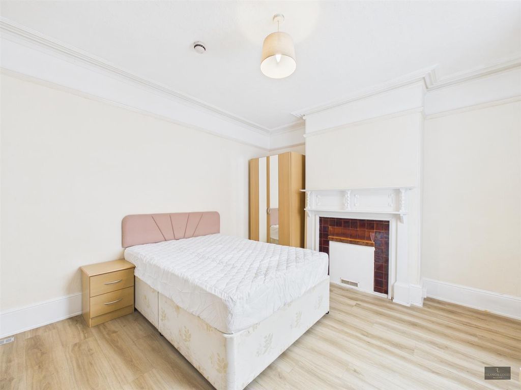 Property photo 1 of 16 Cam02887G0-Pr0731-Still006.Jpg