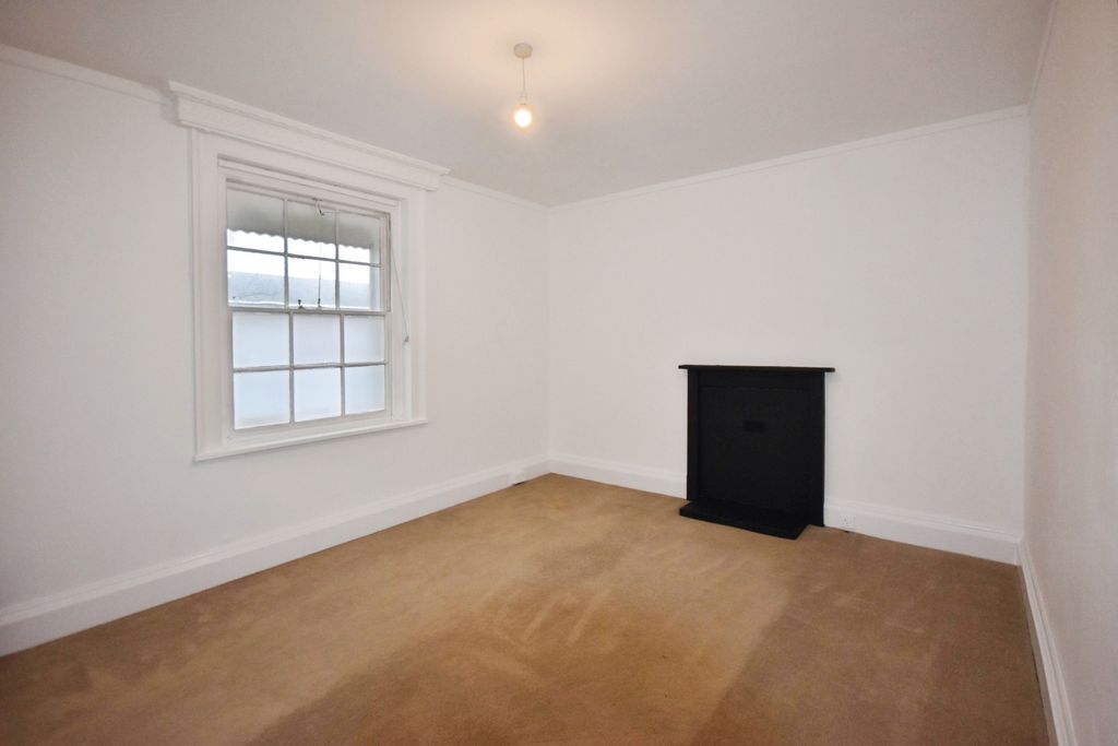 Property photo 3 of 10 Living Room