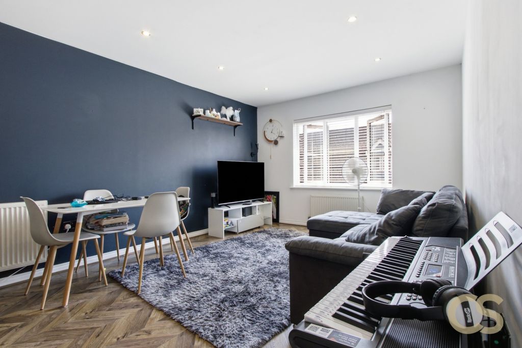 Property photo 2 of 15 5253421