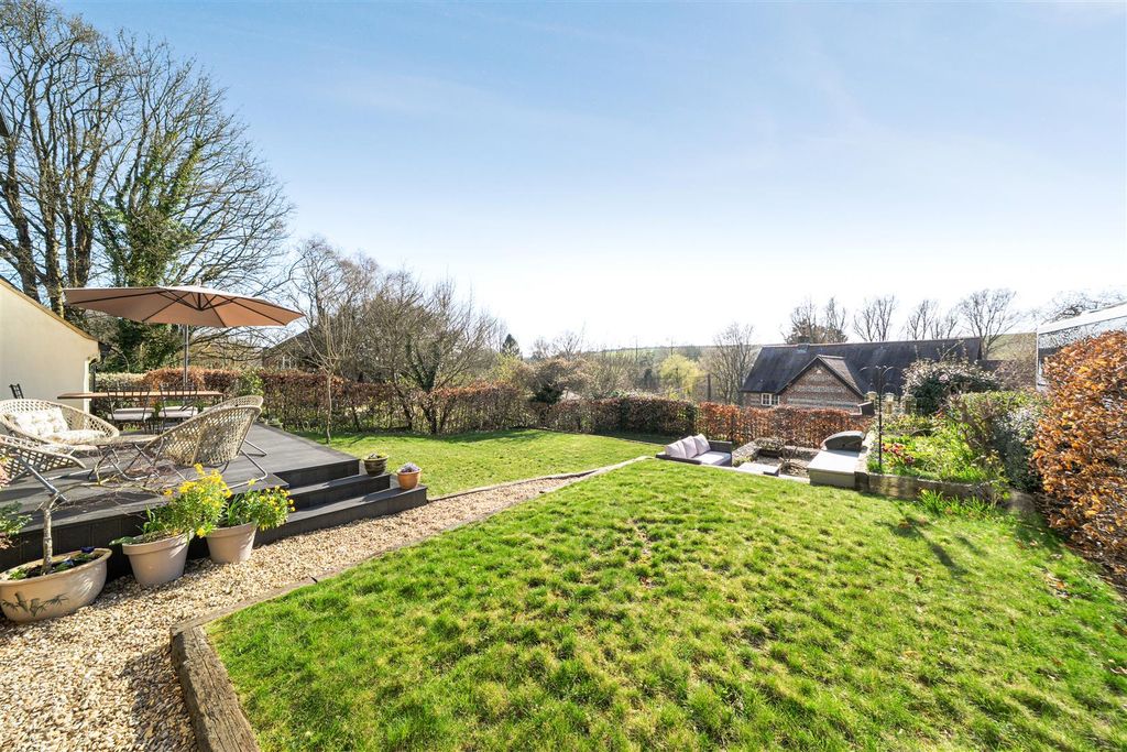 Property photo 2 of 22 Garden