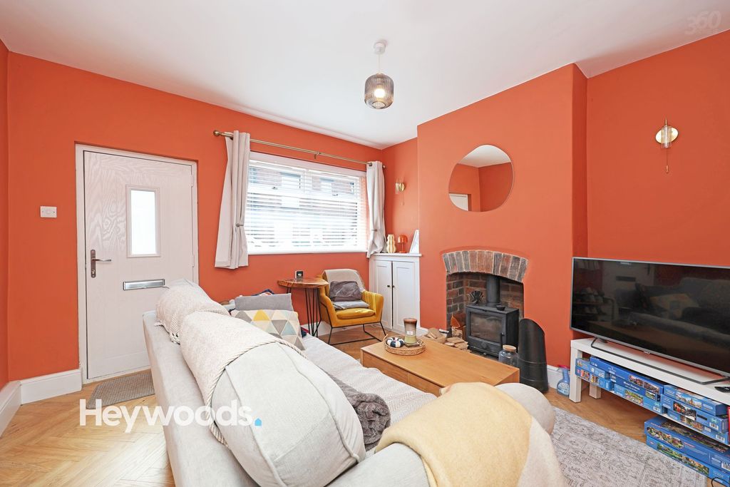 Property photo 2 of 28