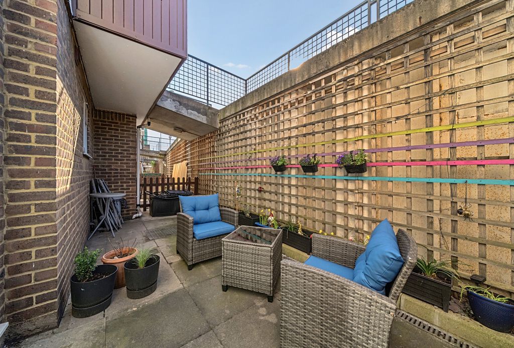 Property photo 3 of 9 1420122-3-69A68Fe...