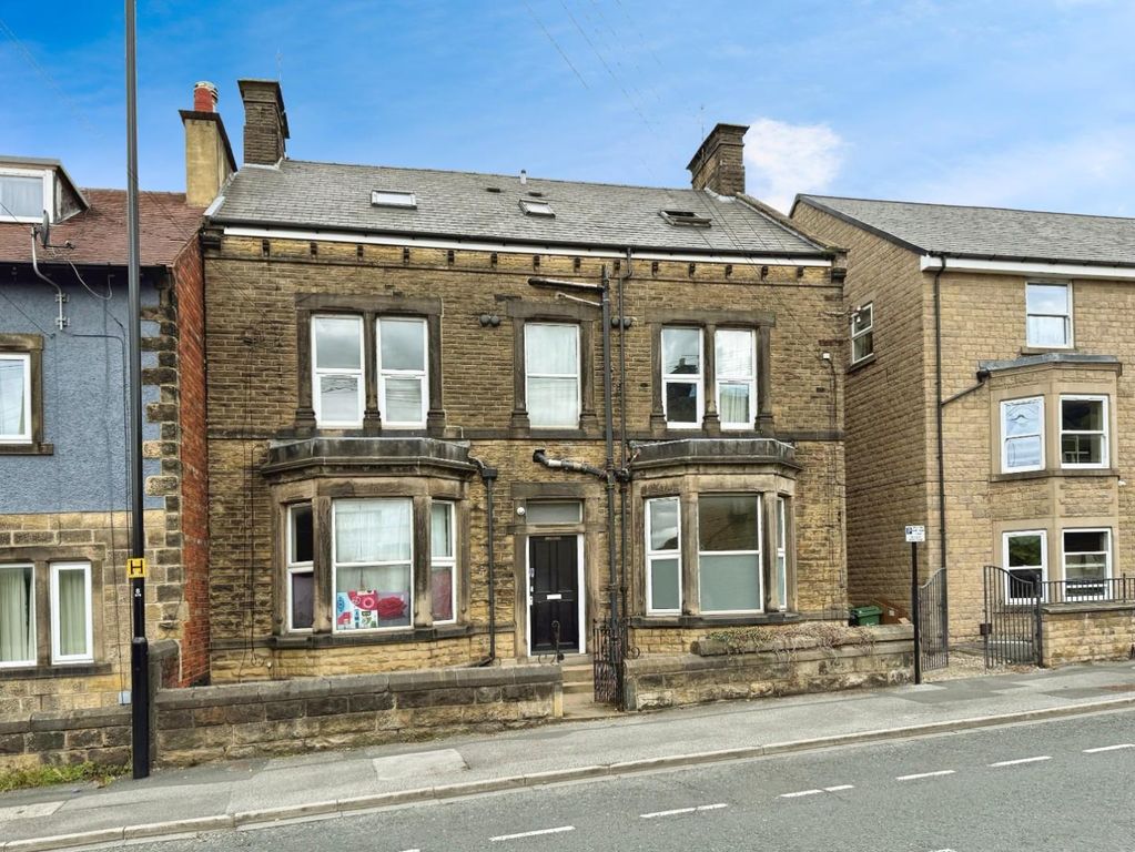 Property photo 1 of 6 Garfied House External September 2025 Blue Sky.Jpg