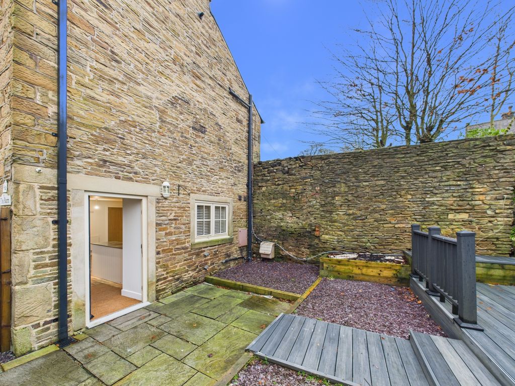 Property photo 2 of 13 Cam04789G0-Pr0019-Still013