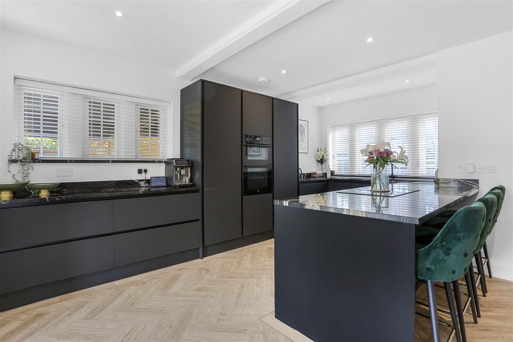 Property photo 3 of 36 1545491859 - 32.Jpg