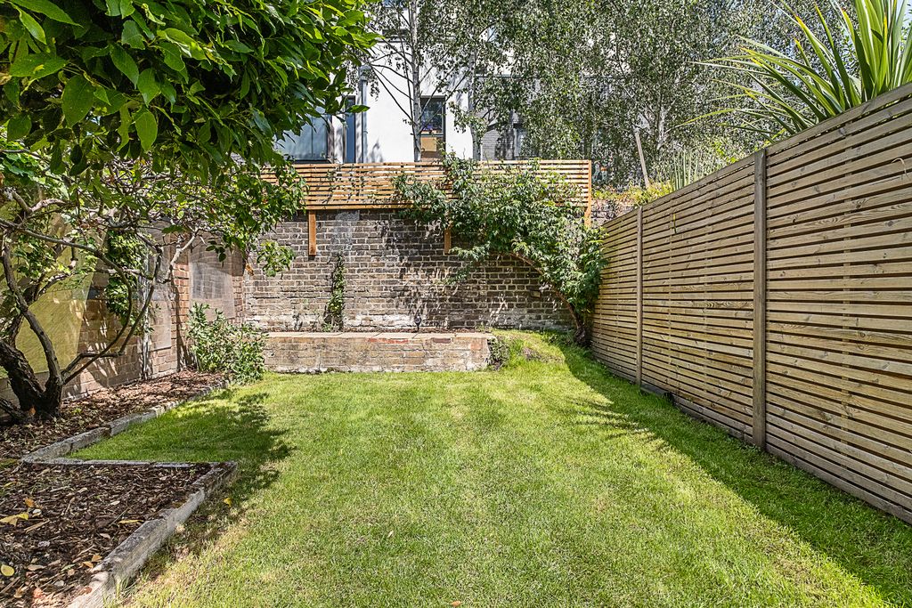 Property photo 2 of 27