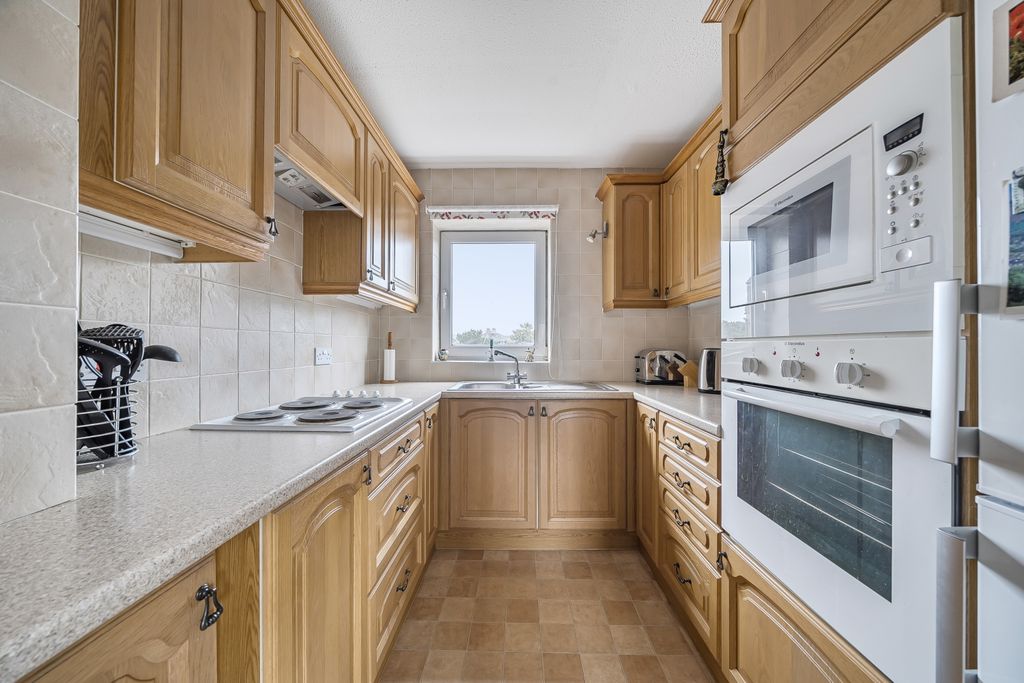 Property photo 3 of 32 Kitchen