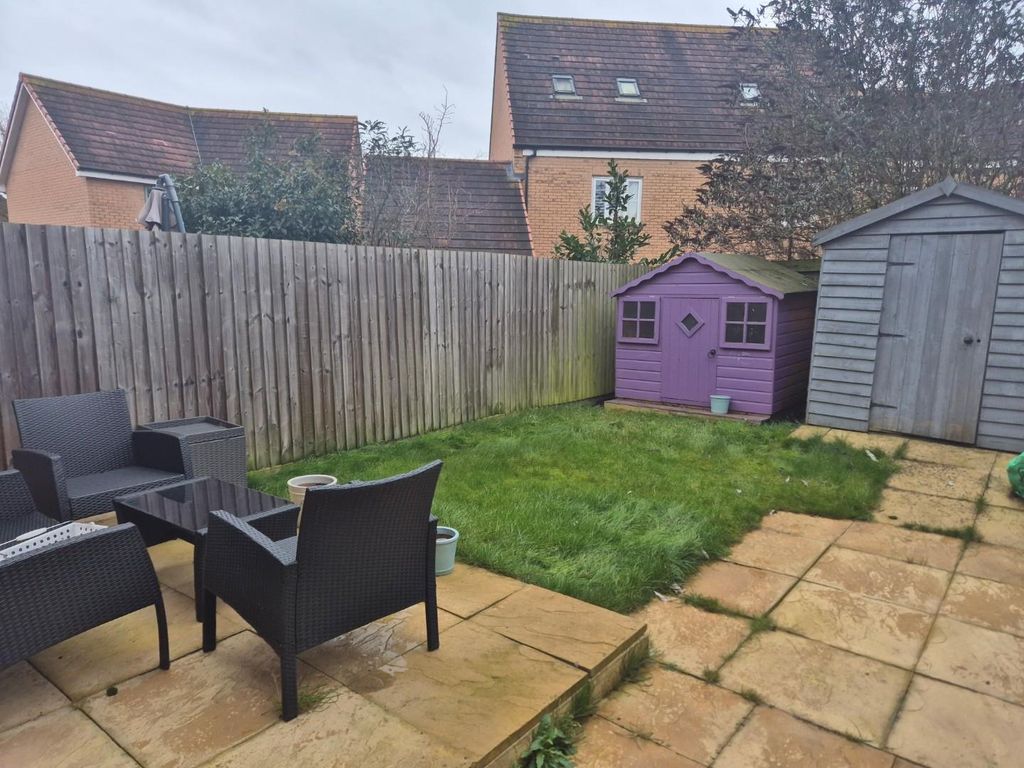 Property photo 2 of 14 27 Yates Gdn.Jpg