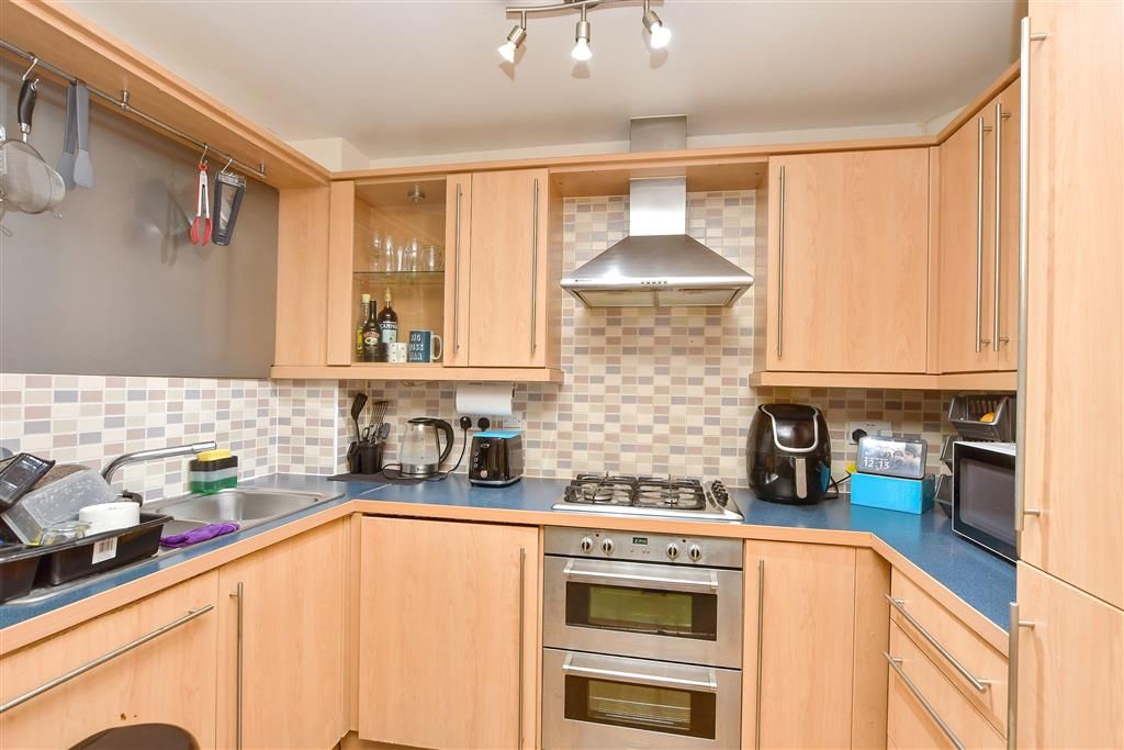 Property photo 3 of 7 Kitchen