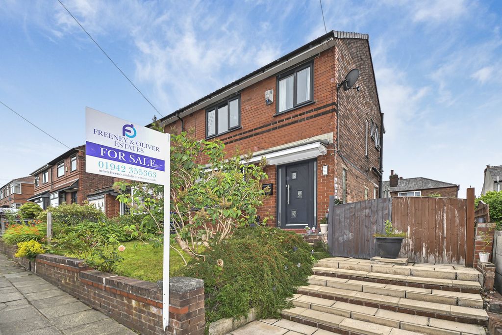 Property photo 1 of 28 18 Arundel Street, Wardley, Manchester, Lancashire, M27 9Gq