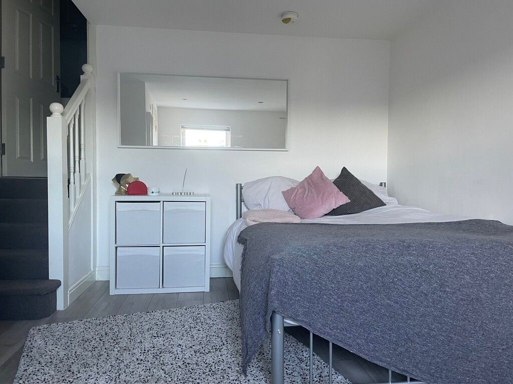 Property photo 3 of 8 Studio