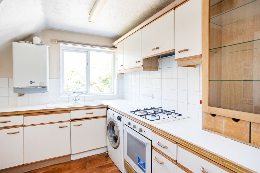 Property photo 2 of 11 Kitchen