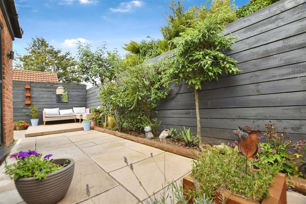 Property photo 3 of 28 83691F27-Garden 20Long.Jpg