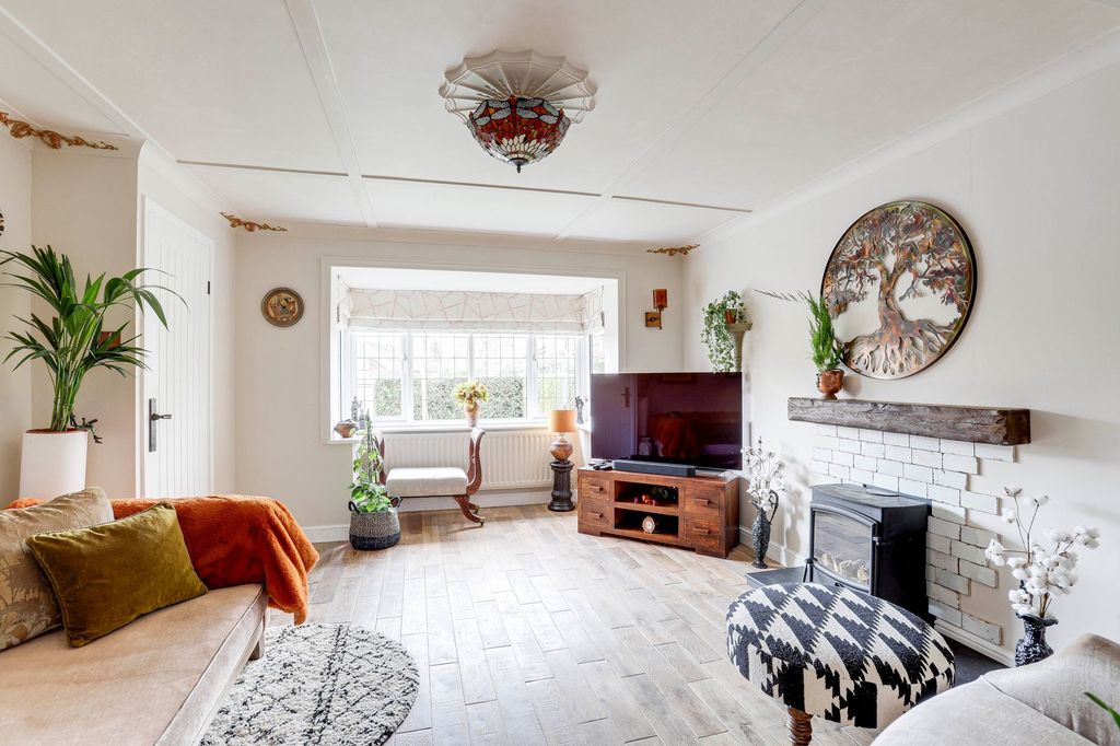 Property photo 2 of 27