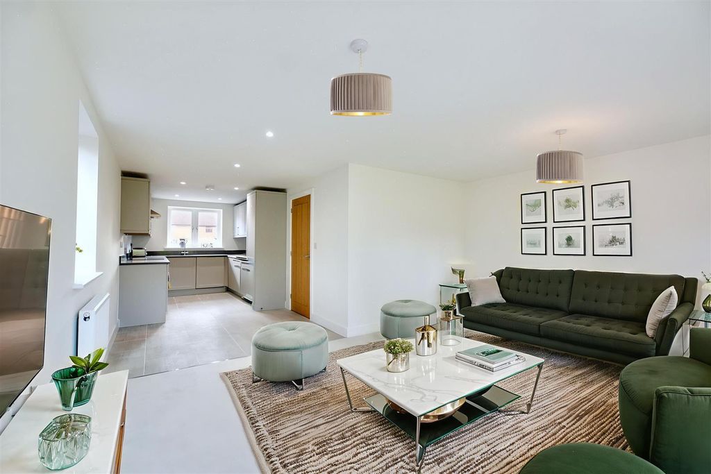 Property photo 2 of 12 Living/Dining Room