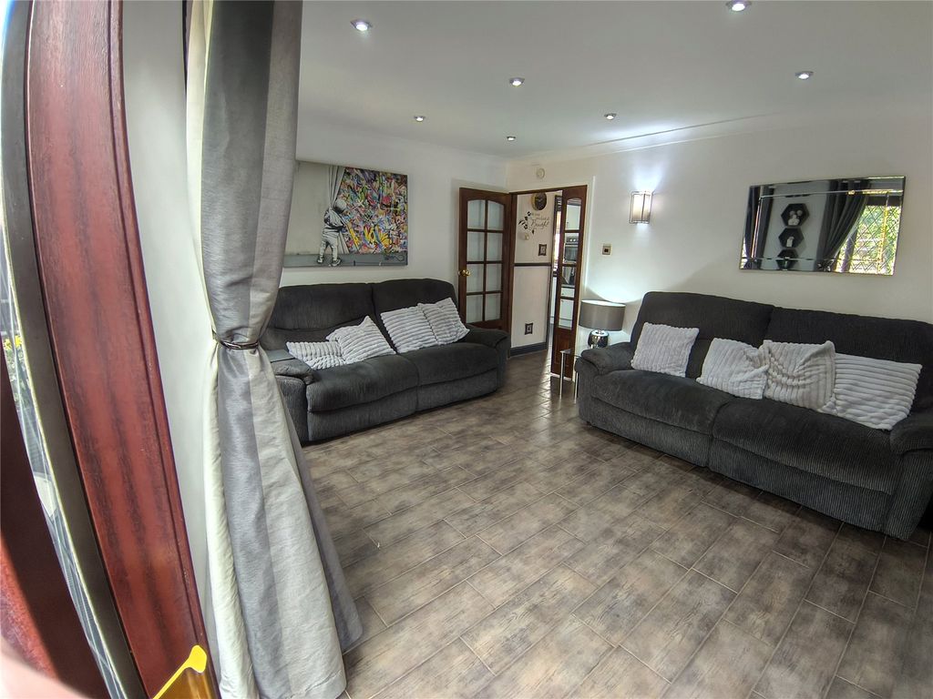Property photo 3 of 29 Picture No. 04