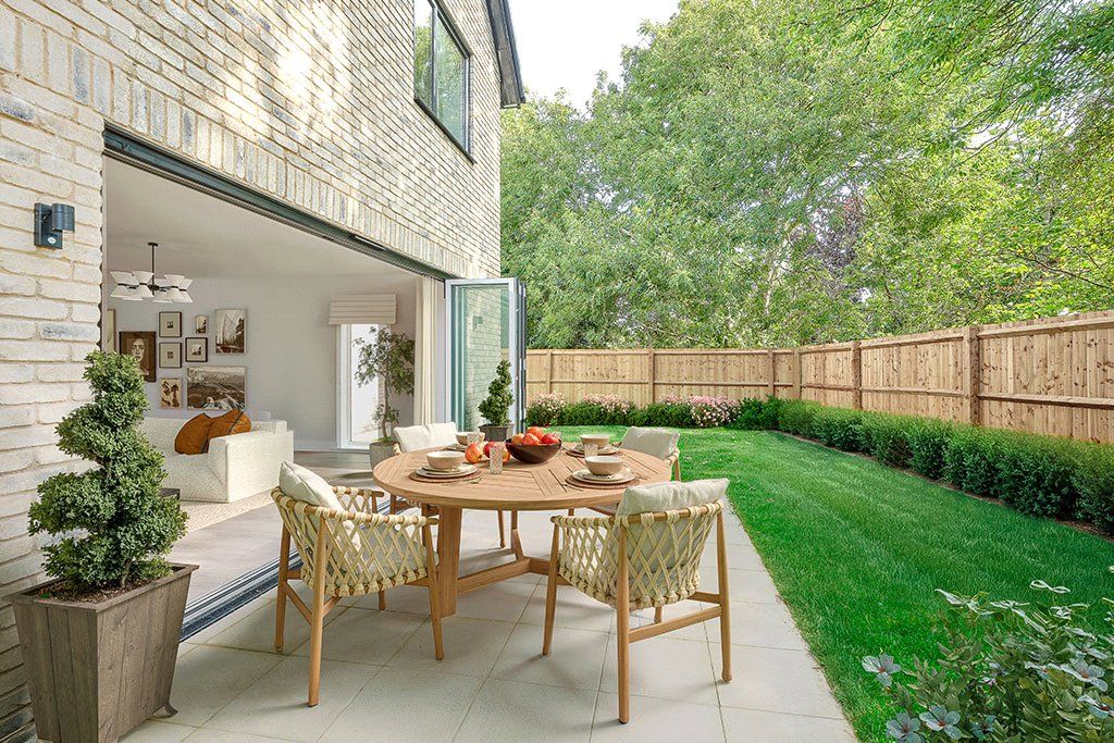 Property photo 1 of 10 The Close Staged