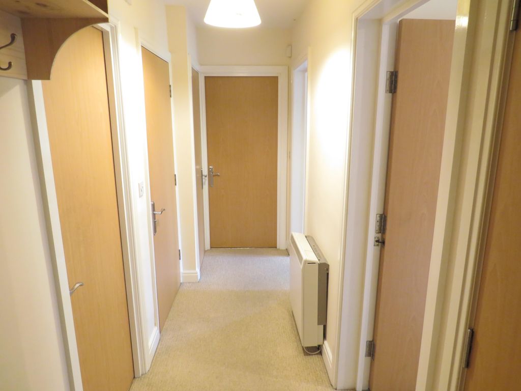 Property photo 3 of 7 Hallway