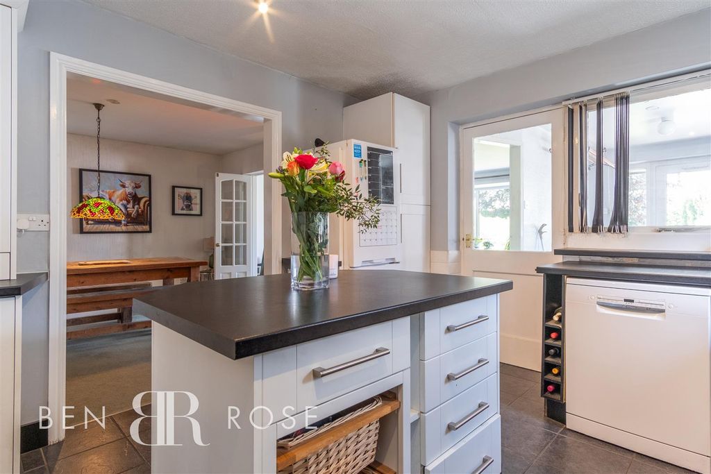 Property photo 3 of 27 Kitchen