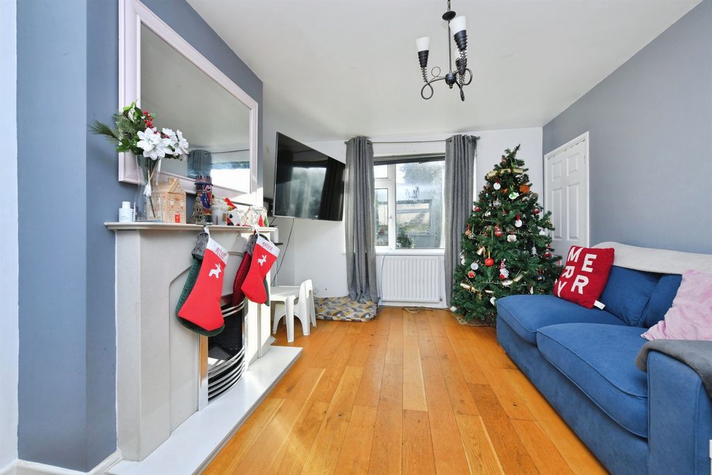 Property photo 3 of 19