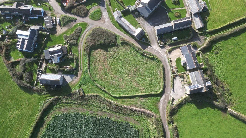 Property photo 3 of 6