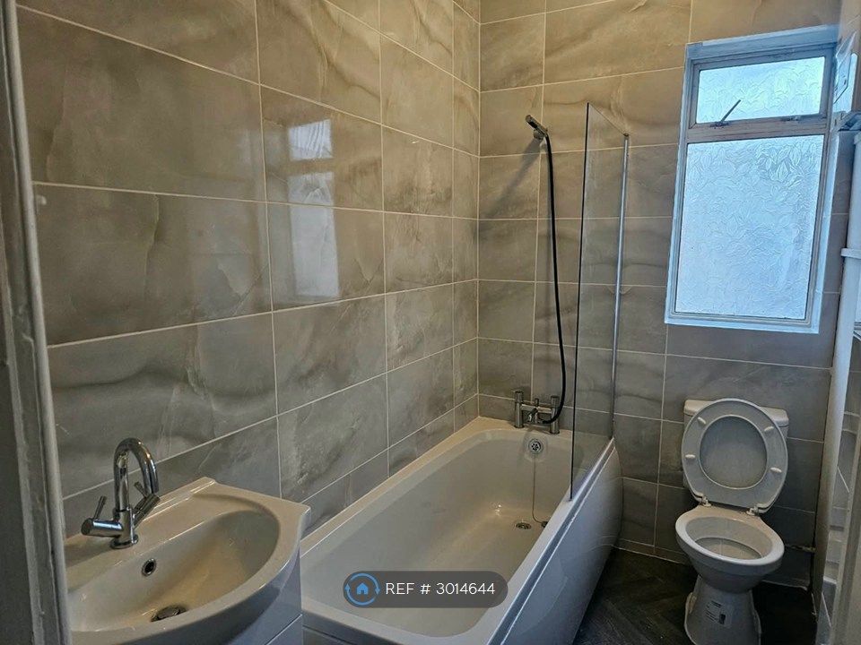 Property photo 3 of 8 Bathroom