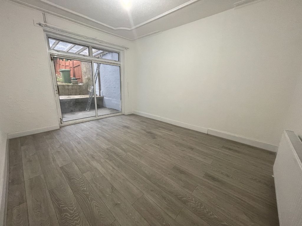 Property photo 2 of 12 3392782