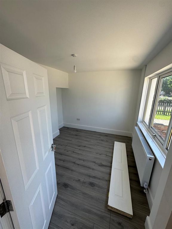 Property photo 3 of 8 87316.Jpg
