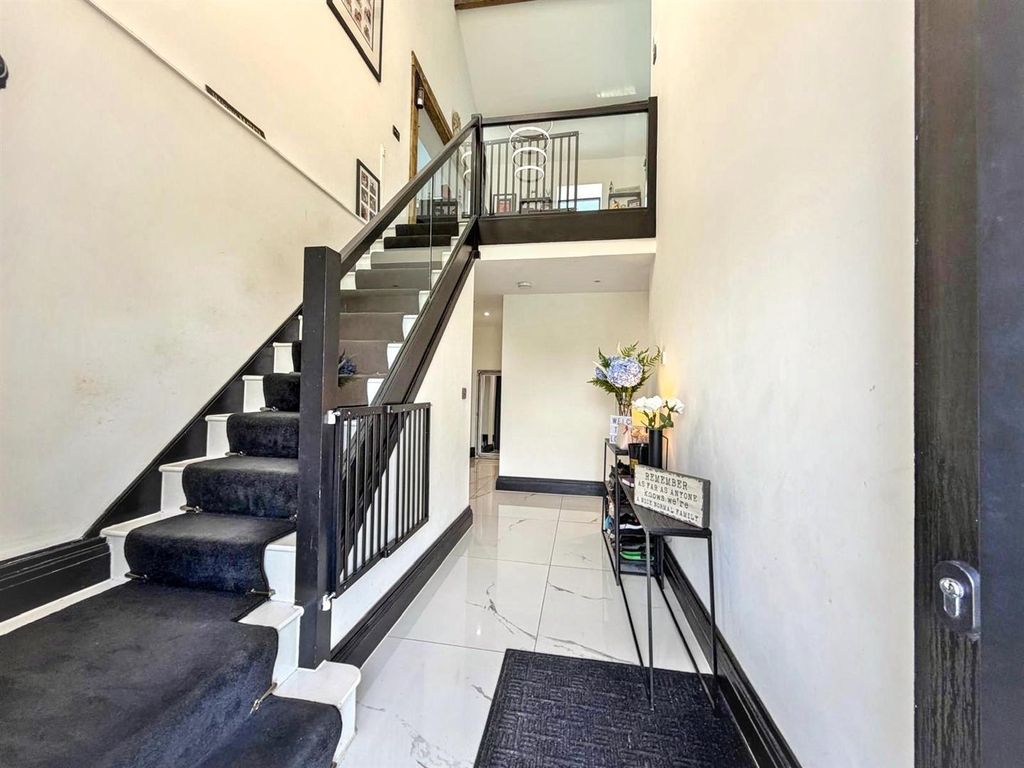 Property photo 1 of 45 Main Entrance