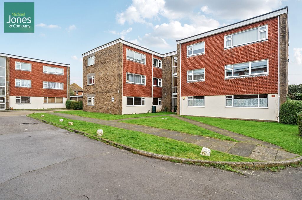 Property photo 1 of 9 External