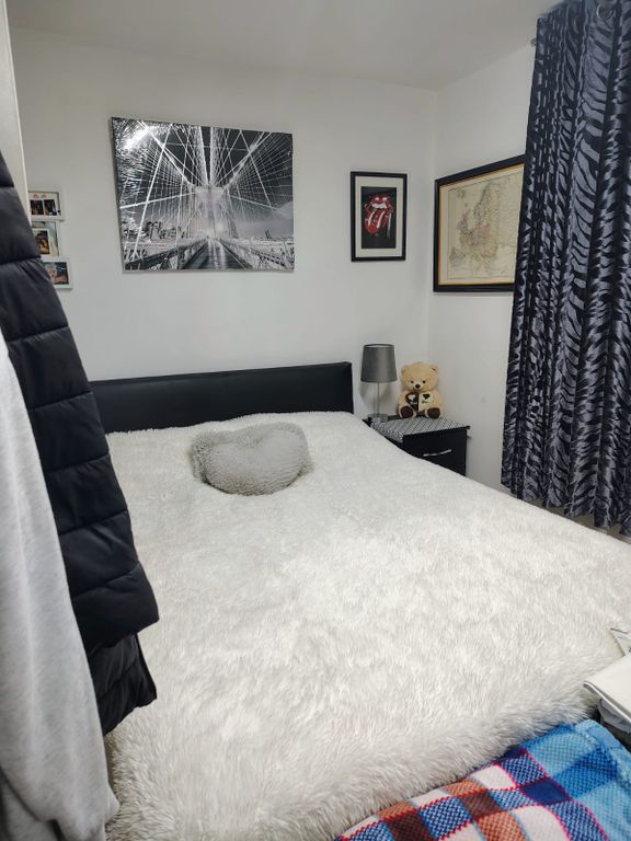 Property photo 2 of 6 Bedroom 