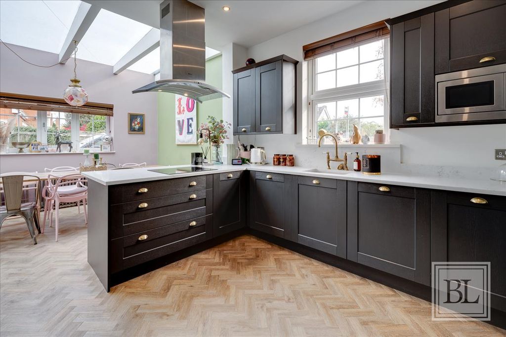 Property photo 3 of 23