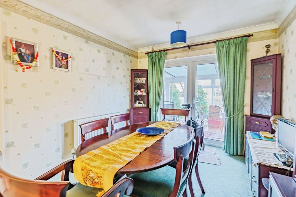 Property photo 3 of 29 Dining Room