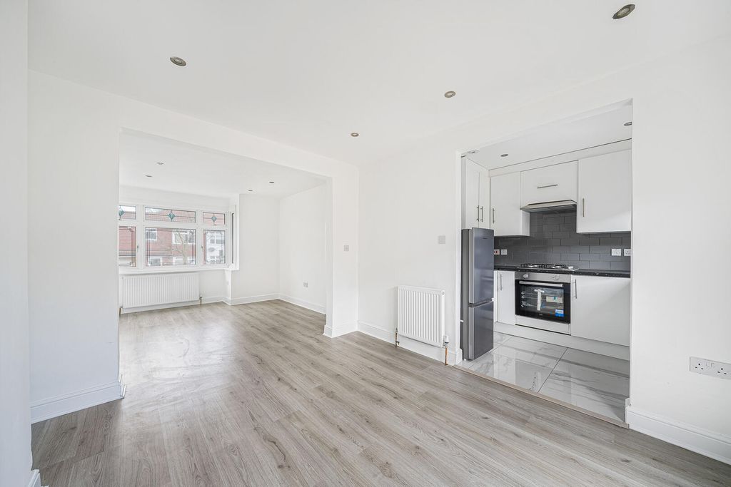 Property photo 2 of 21 Living Room