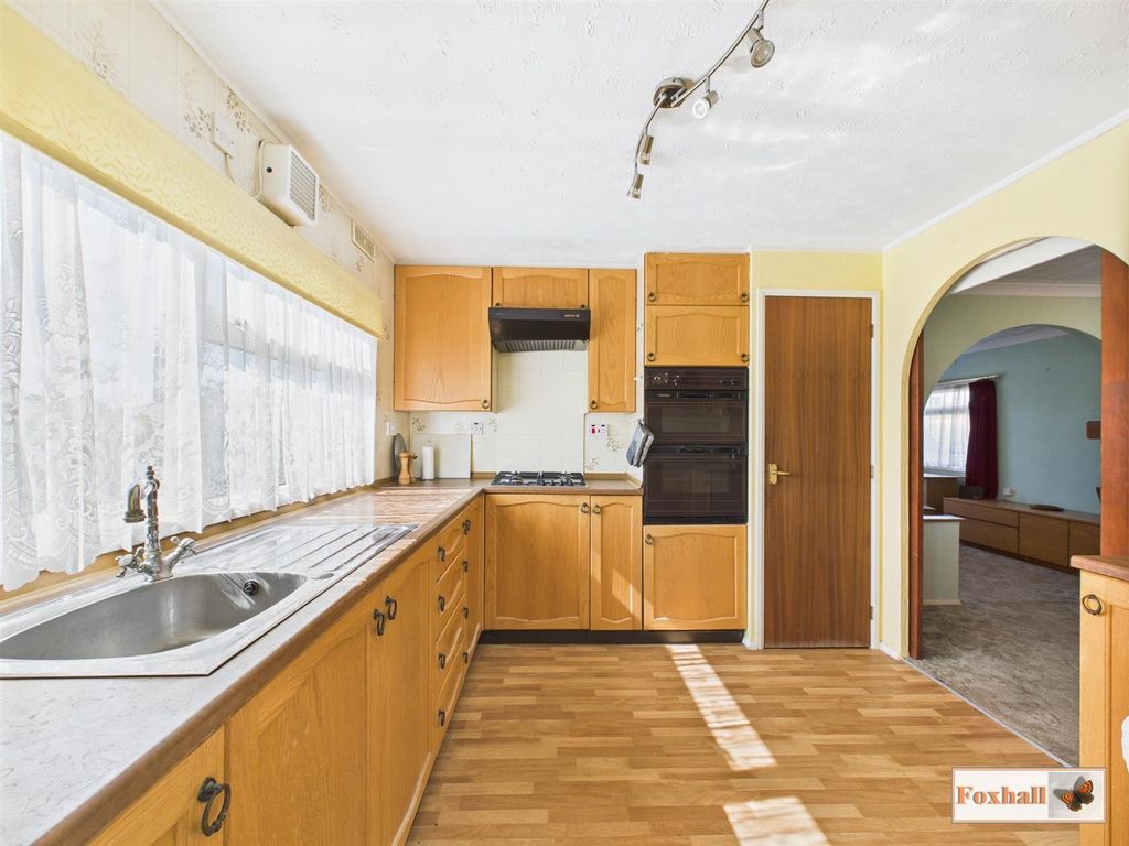 Property photo 3 of 17 Kitchen