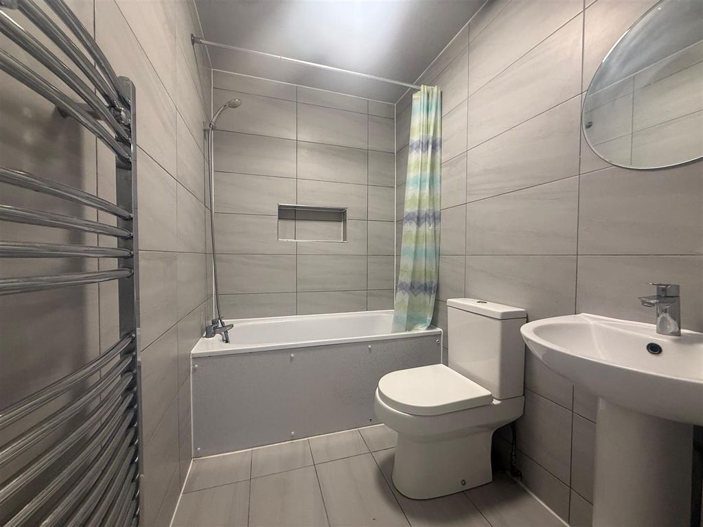 Property photo 1 of 6 Bathroom