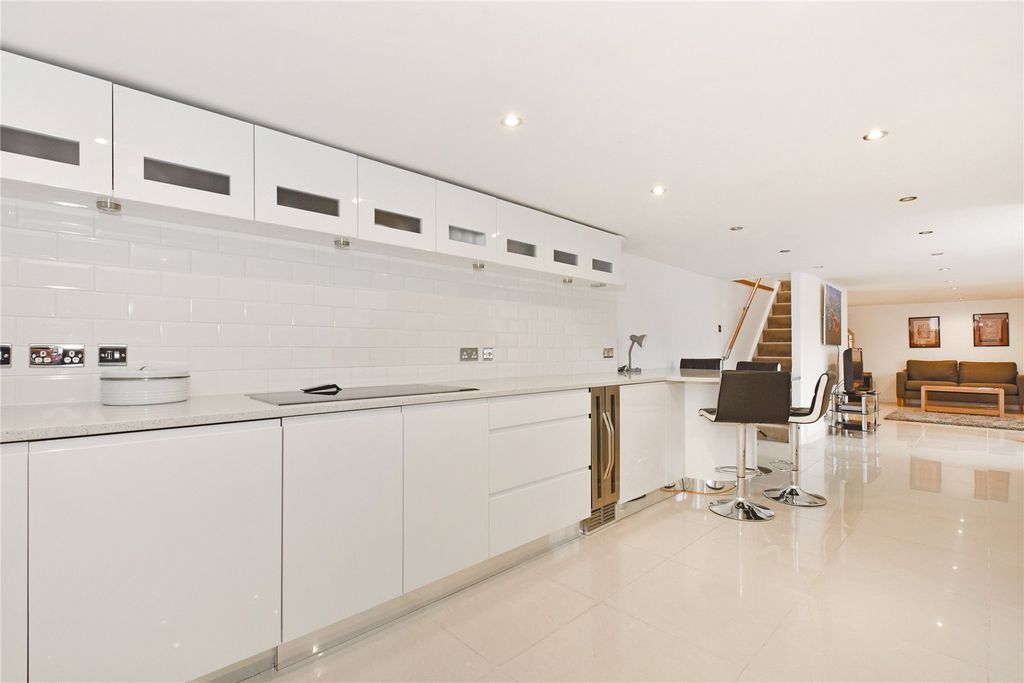 Property photo 3 of 13 Picture No. 25
